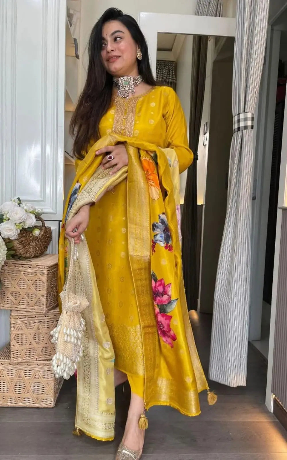 Kurta for Women with Dupatta Cotton Kurti Ethnic Dress Party Latest Wedding Suit Festive Kurti Traditional Outfit Chikankari Style Cotton Anarkali Elegant Summer Office Wear & Design. Desi Diva