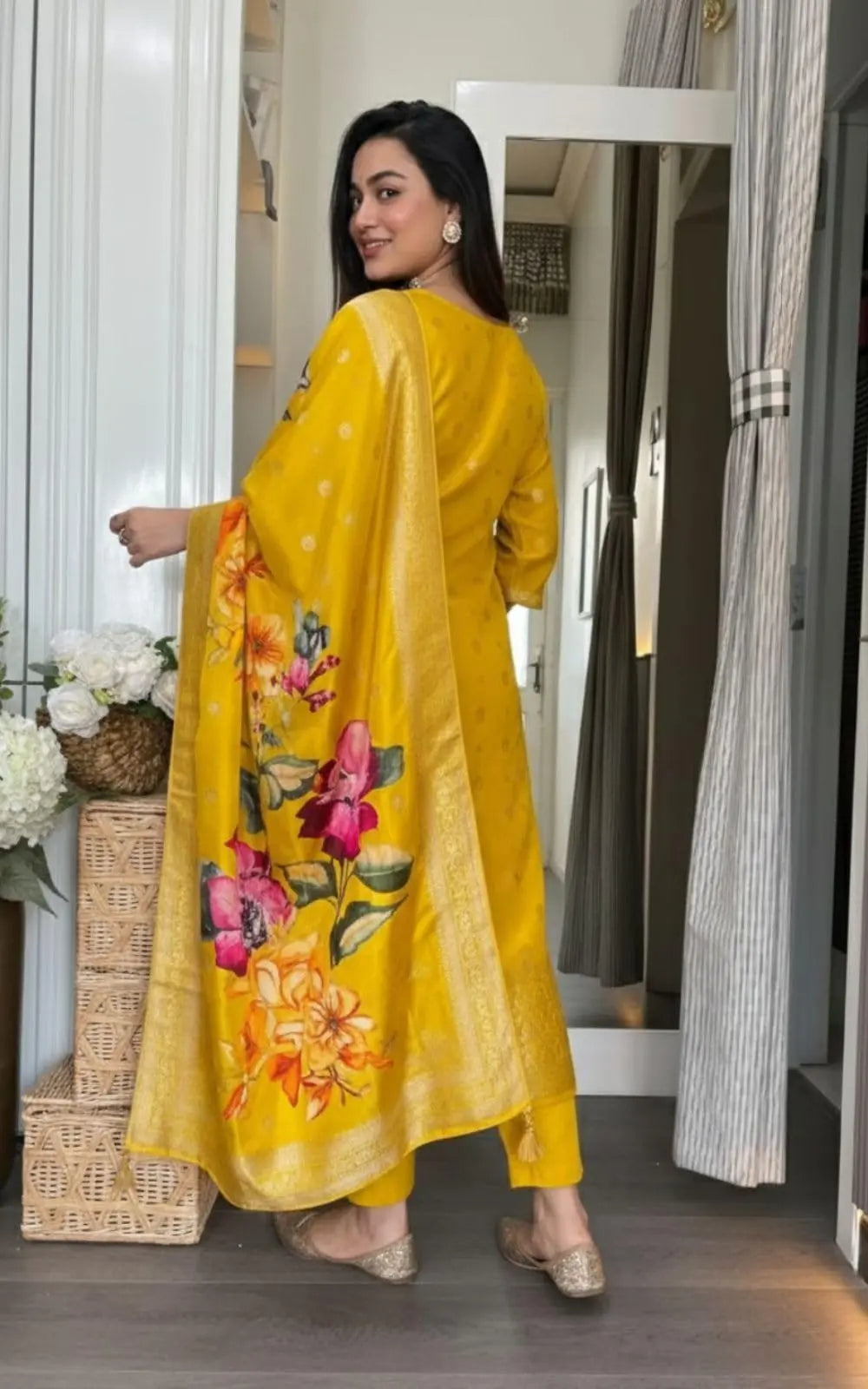Kurta for Women with Dupatta Cotton Kurti Ethnic Dress Party Latest Wedding Suit Festive Kurti Traditional Outfit Chikankari Style Cotton Anarkali Elegant Summer Office Wear & Design. Desi Diva